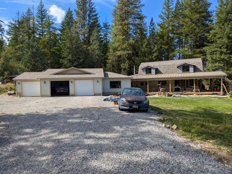 Custom ranch home with attached garage in Hayden, Idaho